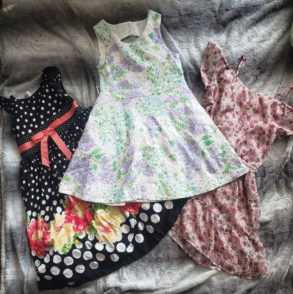 Lot of Girls Dresses for 7 year old